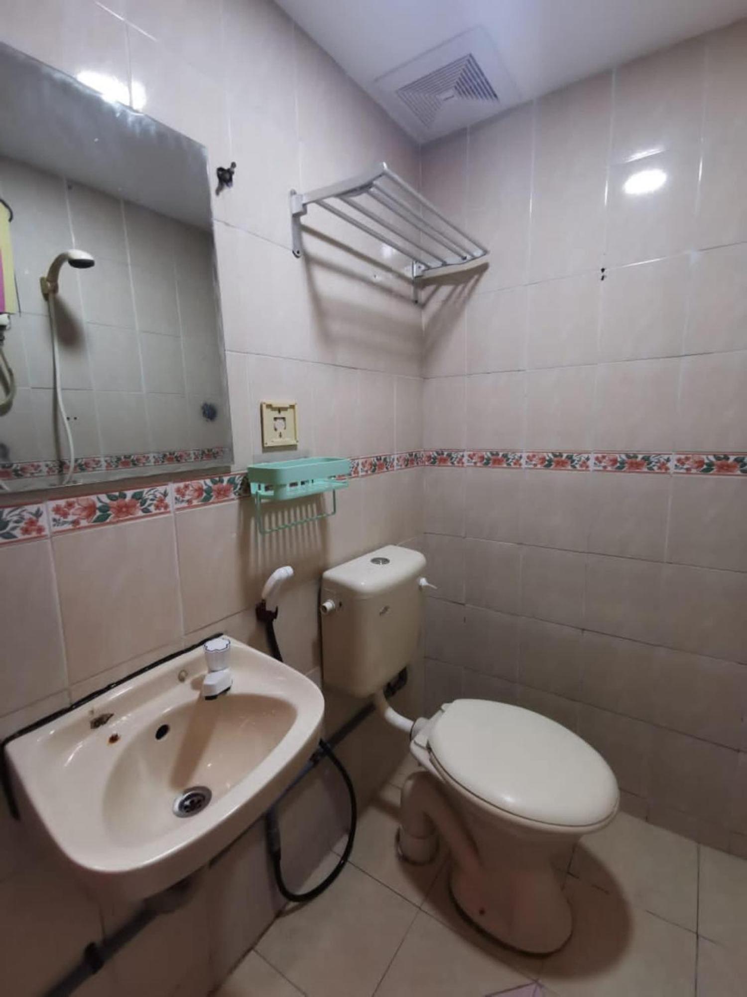Super Oyo 90086 My Seven Days Inn Johor Bahru Zewnętrze zdjęcie